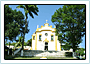 Igreja de N&ordf; S&ordf; dos Rem&eacute;dios, Vila dos Rem&eacute;dios, Fernando de Noronha. Principal templo cat�lico de Fernando de Noronha, teve sua constru��o iniciada em 1737 e conclu�da toda a obra de estrutura em 1772, data que ostenta em sua fachada, sendo-lhe acrescidos os ornamentos e bens culturais m�veis a partir de ent�o, finalizando em 1784.

